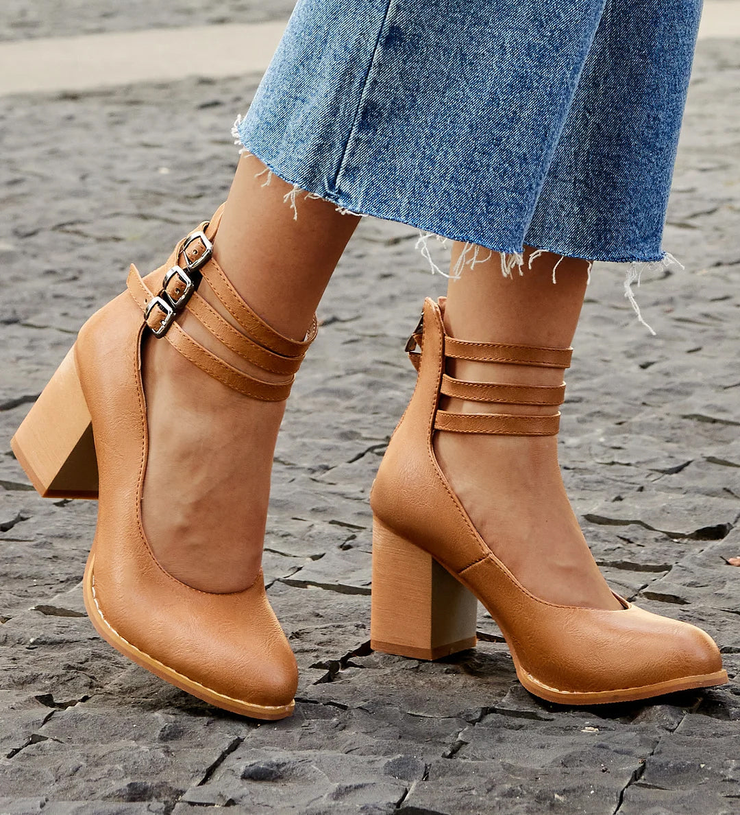 Casilda - Üksikud sandaalid ankle rihmaga ja paksu tallaga
