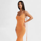 Luna - Kleit, mis tähistab kõverusi